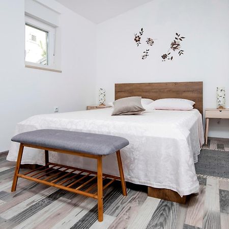 Paola Cozy Apartment Rovinj Exterior photo