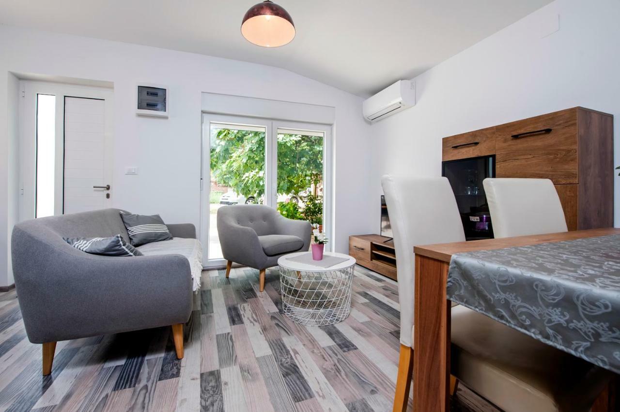 Paola Cozy Apartment Rovinj Exterior photo