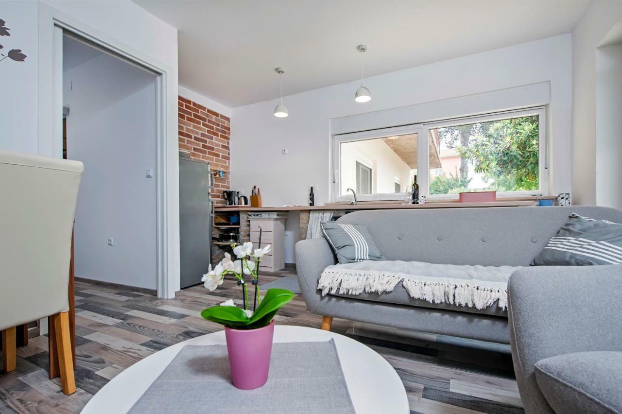 Paola Cozy Apartment Rovinj Exterior photo